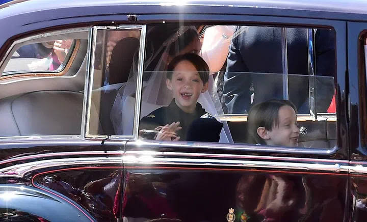 Meghan Markle and page boys arrive at St George's Chapel 