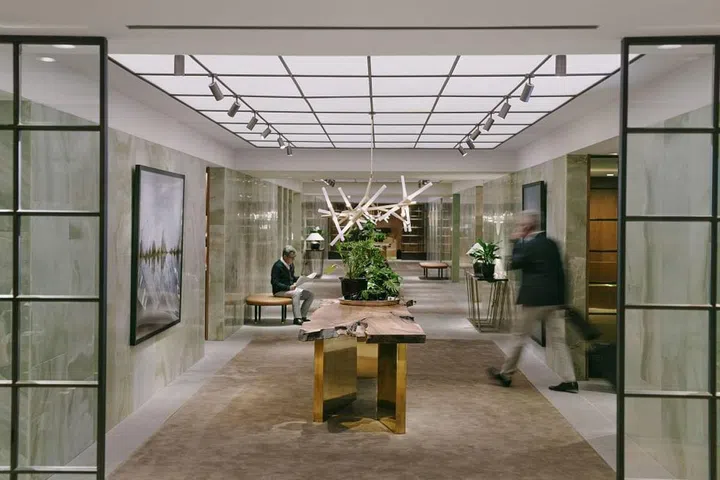 When in Hong Kong, First and Business Class passengers should head to Cathay Pacific's newly renovated lounge. The Noodle Bar serves a range of Asian dishes like dan dan noodles, wonton noodles, char siu buns, dumplings, and other Chinese favourites. First Class passengers even have access to the Haven, an in-lounge restaurant serving both Asian and European dishes and a buffet stocked with dim sum. 