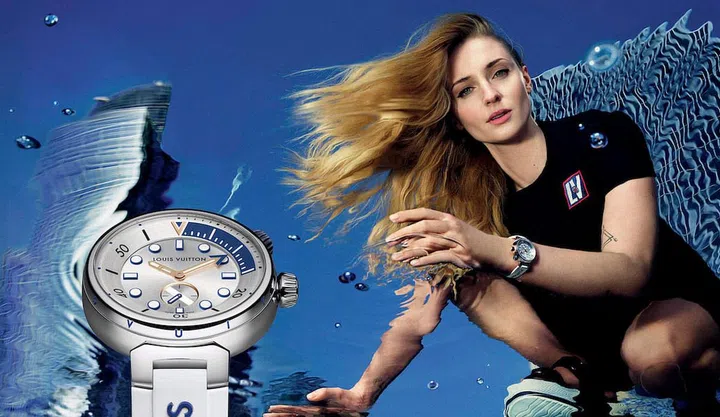 British actor and House ambassador Sophie Turner sports the white and navy-blue, Pacific White Tambour Street Diver. (Photo: Mario Sorrenti/Louis Vuitton)
