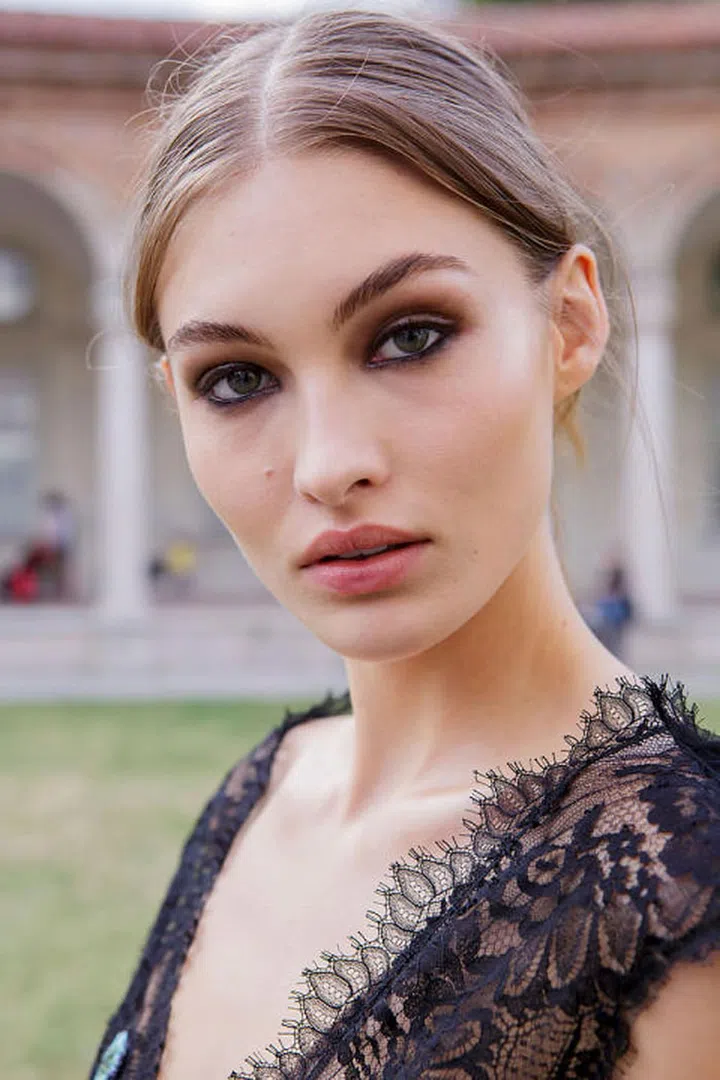 A mix of black and brown eyeliners and shadows gave the eyes at Alberta Ferretti an intense smoked-out effect. 