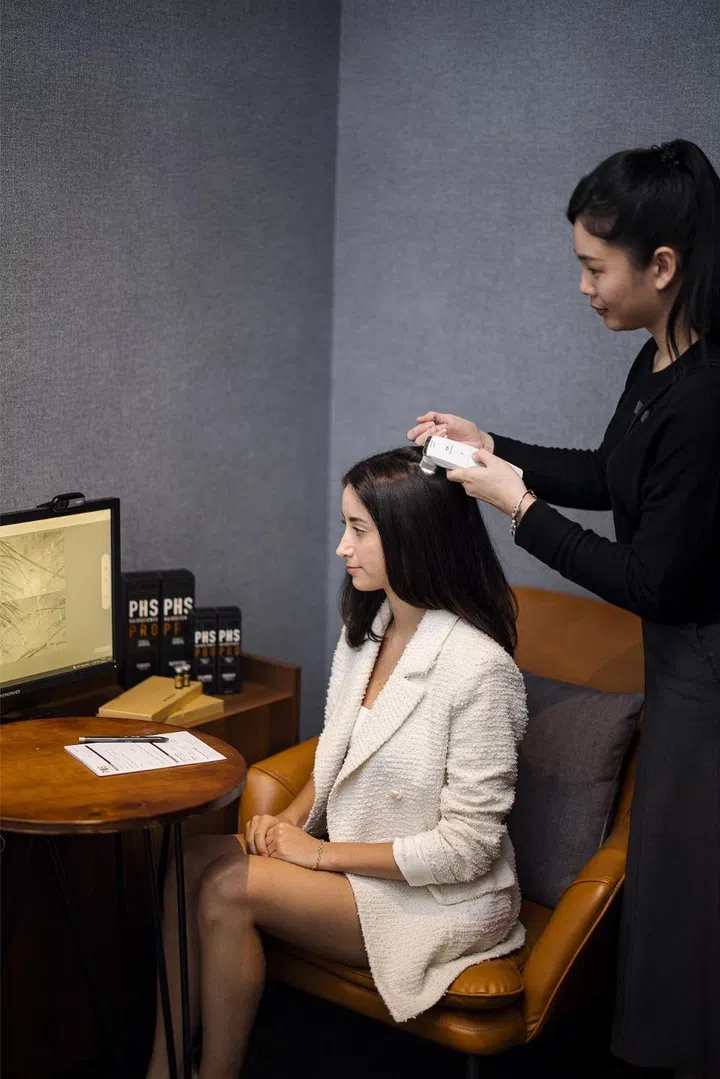 PHS HAIRSCIENCE’s MSC-NANOGOLD+™ Consultation