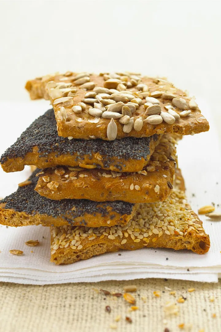 When you're craving carbs, this is what you should be eating to keep your appetite in check: it is made from whole-grain rye, is high in fibre, low in sodium, and totally fat-free. In fact, Swedish researchers discovered that whole-grain rye bread ranked number one among the various rye flours when it came to controlling blood sugars and regulating appetite. Experts at Penn State University recommend whole grain as a way to reduce belly fat. After putting 50 obese men and women on a lower-calorie diet for 12 weeks, the group that ate more whole grains showed a significant decrease in abdominal fat compared with those who were given processed grains.