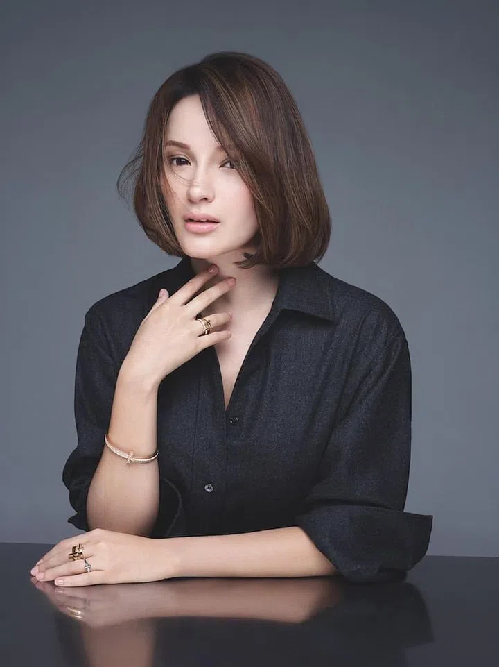 Simone Heng wears Gold narrow ring; rose gold and diamond narrow ring; rose gold and diamond wide hinged bangle; rose gold narrow ring; gold wide ring; white gold and diamond narrow ring. Wool shirt, Max Mara. (Photo: Wee Khim)