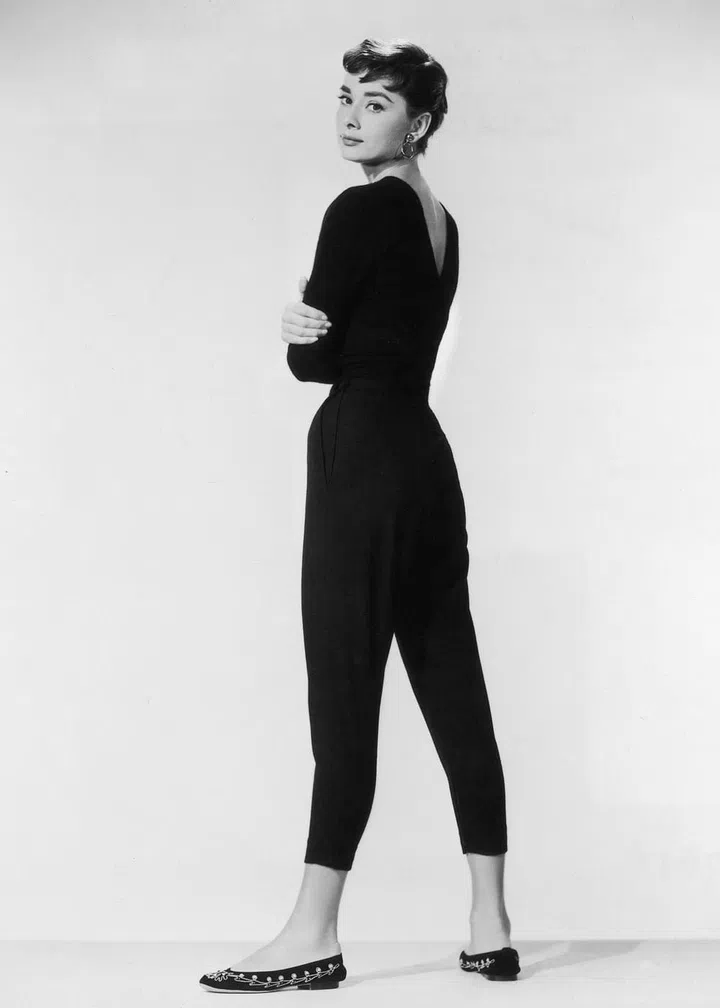 Popularising the quintessential beatnik wardrobe of capri pants, tight sweater and ballet flats.