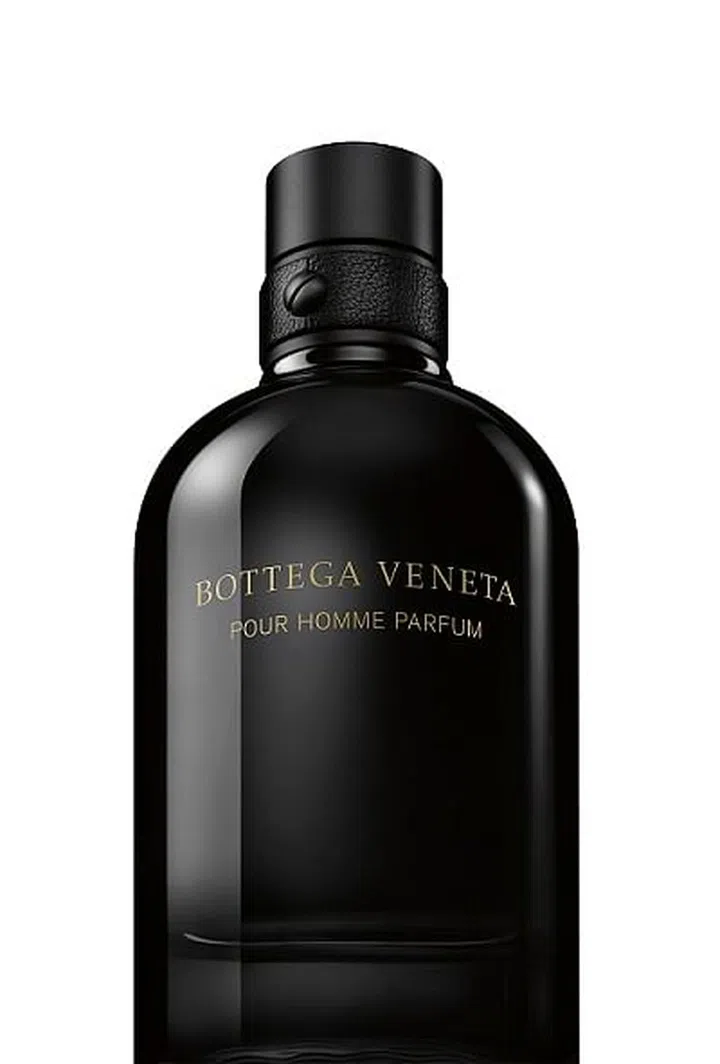 If your man is the modern gentleman, surprise him with this elegant scent that marries intense woods, spices and moss. 