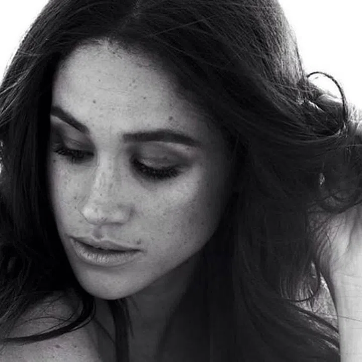 For someone who grew up hating her freckles, the actress admits they're now her favourite feature: "I love them."

