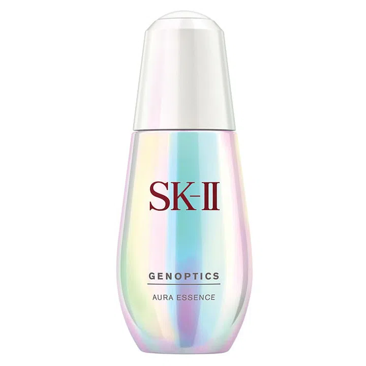 SK-II’s signature ingredient, Pitera, meets Prunus extract and inositol for all-rounded action against dark spots, uneven skin tone and dullness. 