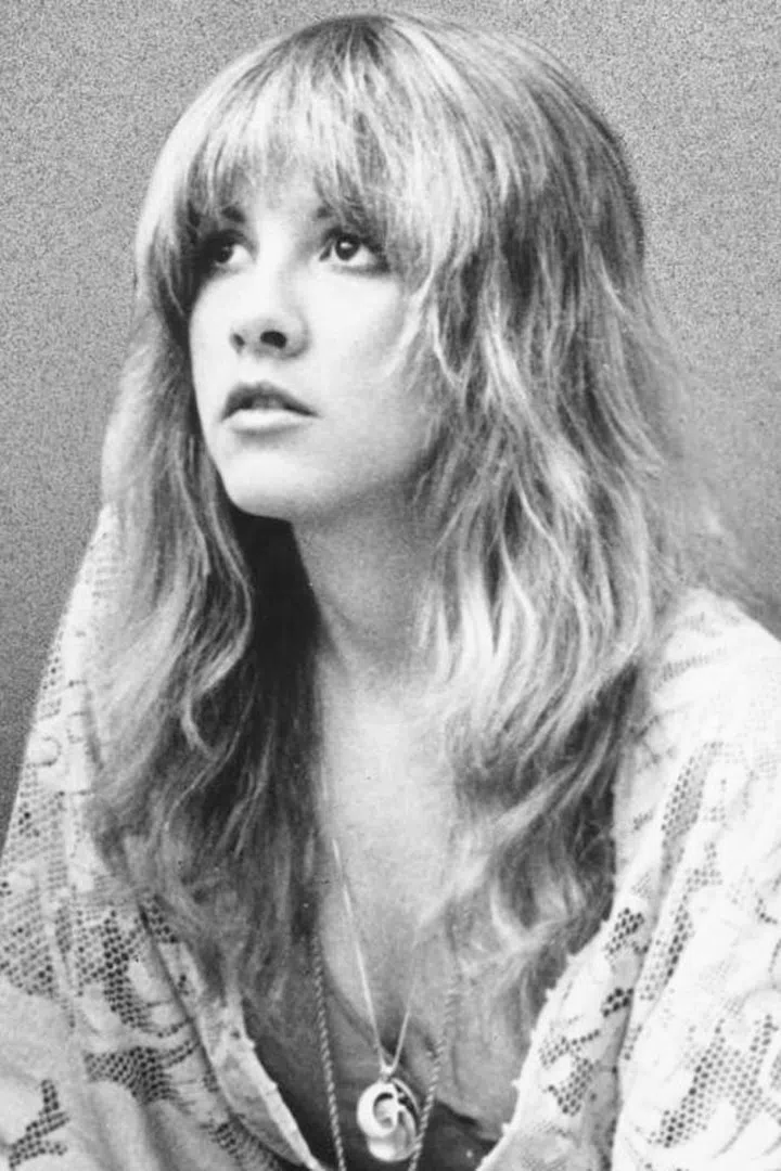 The singer's wavy, ultralong shag seamlessly blends rocker with bohemian.