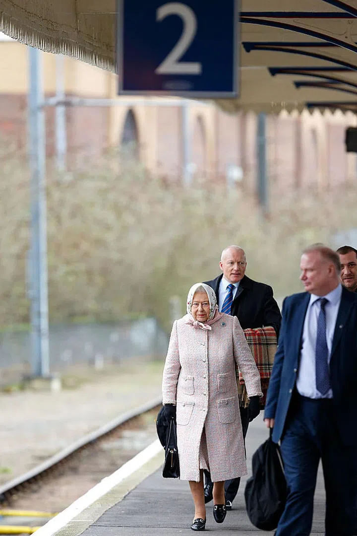 After a meal at Buckingham Palace with family, Queen Elizabeth boards a train to travel to Sandringham House, which becomes the center of all Christmas activity for the royals.