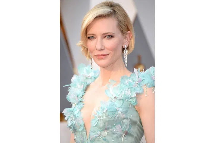 Ah, with flawless skin, not a strand of hair out of place and that pastel frock which perfectly complements her skin tone, Cate does it for us yet again with this winning ensemble. 