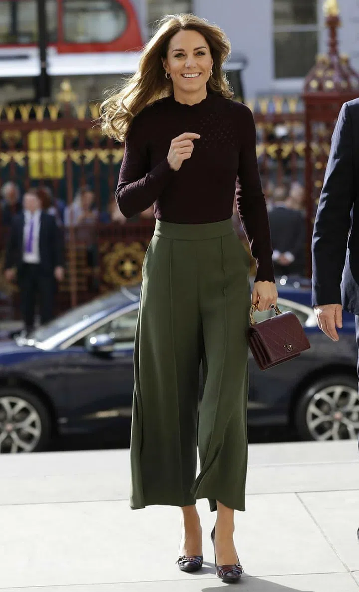 Kate Middleton stepped out in a Warehouse knit sweater, green culottes by Jigsaw, a mini Chanel handle bag and leather fringed heels by Tod's on a visit to the Natural History Museum in London.