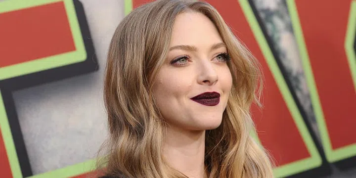 Amanda rocking dark red lips at the premiere of Twin Peaks