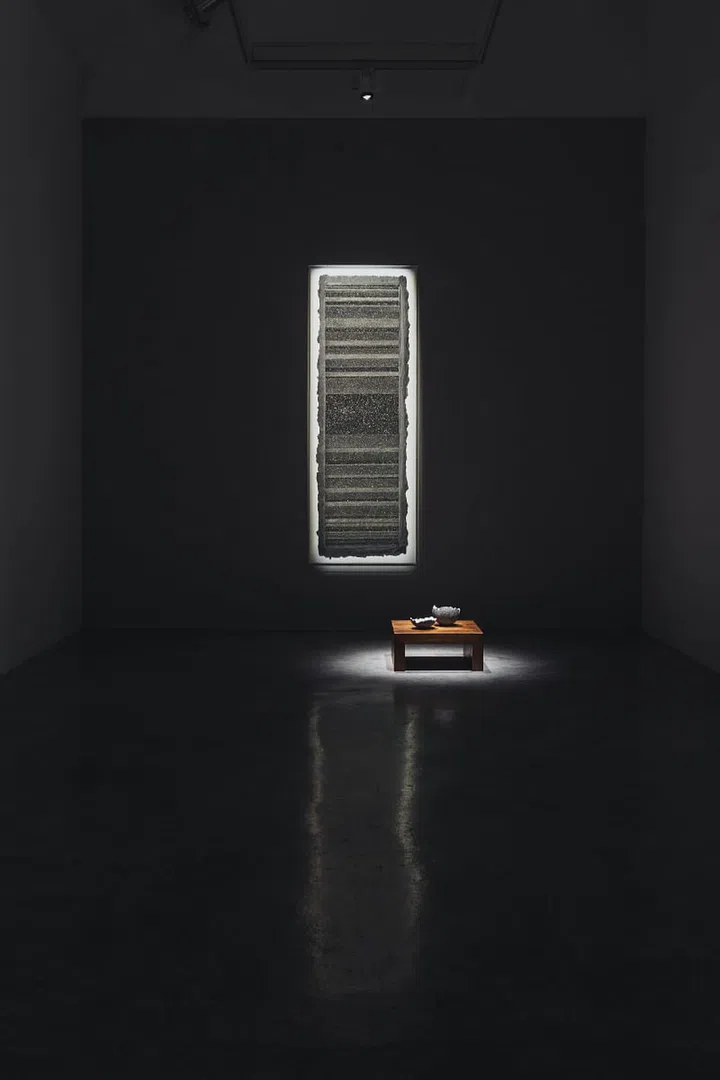 In Praise of Silence, Installation