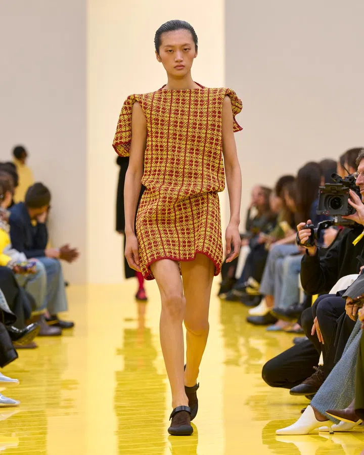 Loewe fall/winter 2026 runway look