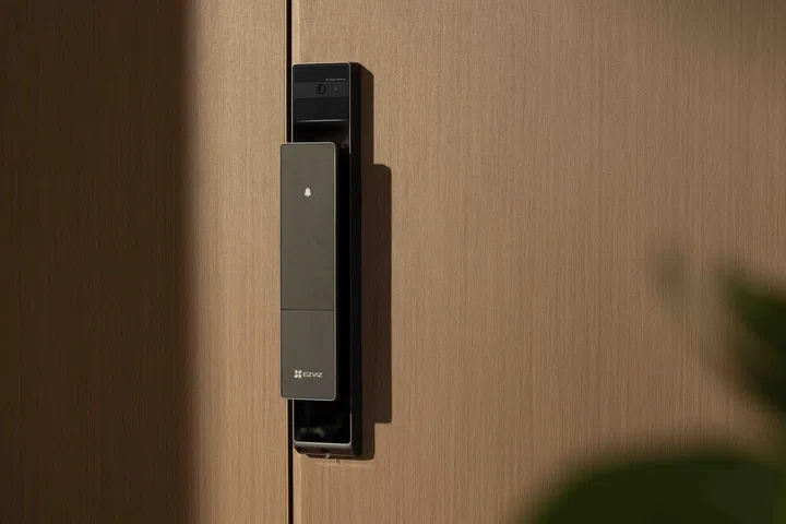 ezviz dl50fvs plus smart door lock mounted on a wooden front door