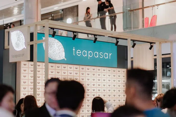 Tea lovers will like this one. teapasar, a Singapore-founded marketplace for all things tea-related, has set up its first brick and mortar store in NomadX. Featuring over 300 different teas from both local and international brands and plantations, customers are able to sample teas based on their preferences before making a purchase. The coolest part? Teas from teapasar are identified with their ProfilePrint technology, where you’ll get the lowdown on the leaves’ origin, terroir, cultivar and harvest date by using a metabolomic fingerprinting model that was developed by the NUS Food Science and Technology Programme and A*STAR’s BioTrans. This machine assesses the taste profile of each tea and its organic composition before matching it to your taste preferences according to your bio.