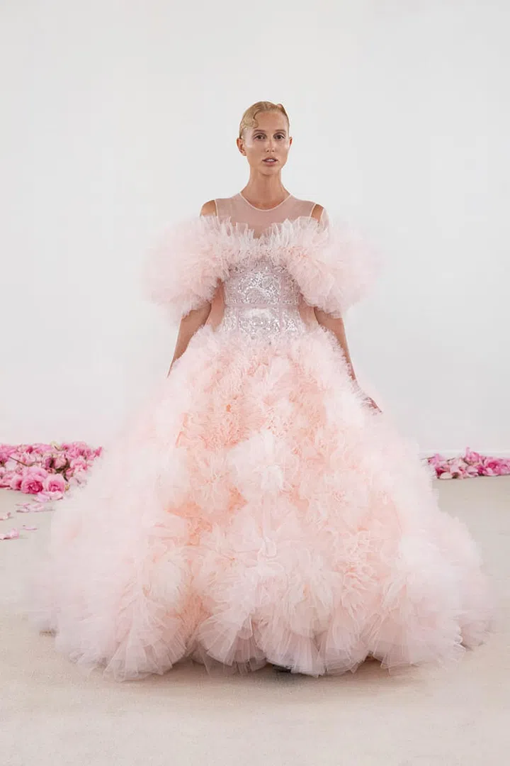 Giambattista Valli,
Fall Winter 2023-24,
Haute couture