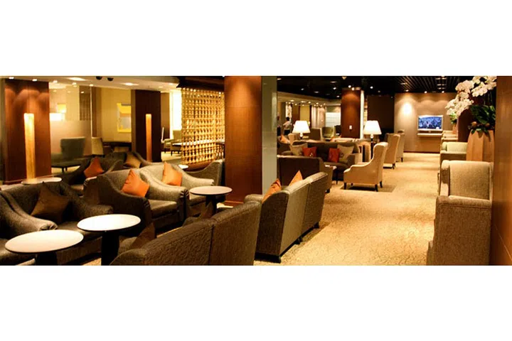 After checking in, First-Class passengers are transported to the lounge by a personal golf cart ride through the airport. They're also entitled to a 60-minute, full-body massage (choose from a gentle oil massage or the more aggressive Thai-style treatment) in the Royal Orchid Spa. Afterward, they're welcome to enjoy a meal of local specialities like spring rolls, pad Thai, and various curries.
