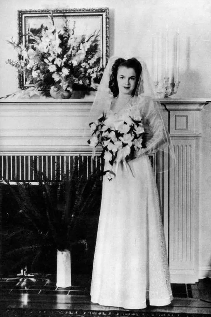 Norma Jeane (aka Marilyn Monroe), 1942.