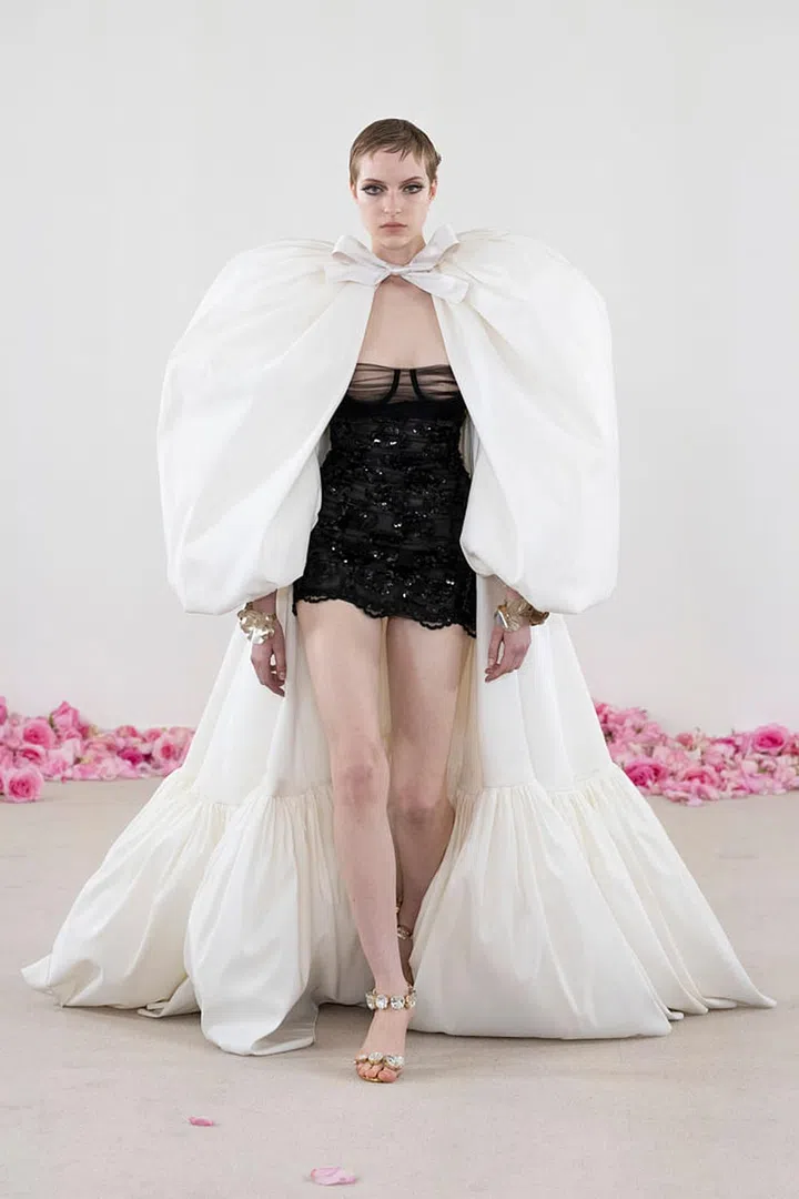 Giambattista Valli,
Fall Winter 2023-24,
Haute couture