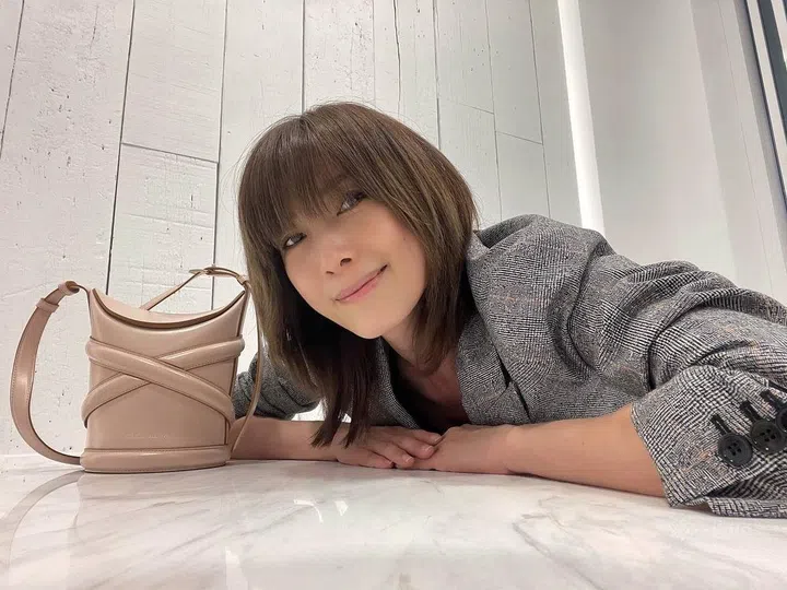 Jeanette Aw cozying up to her The Curve bag. Photo: Courtesy