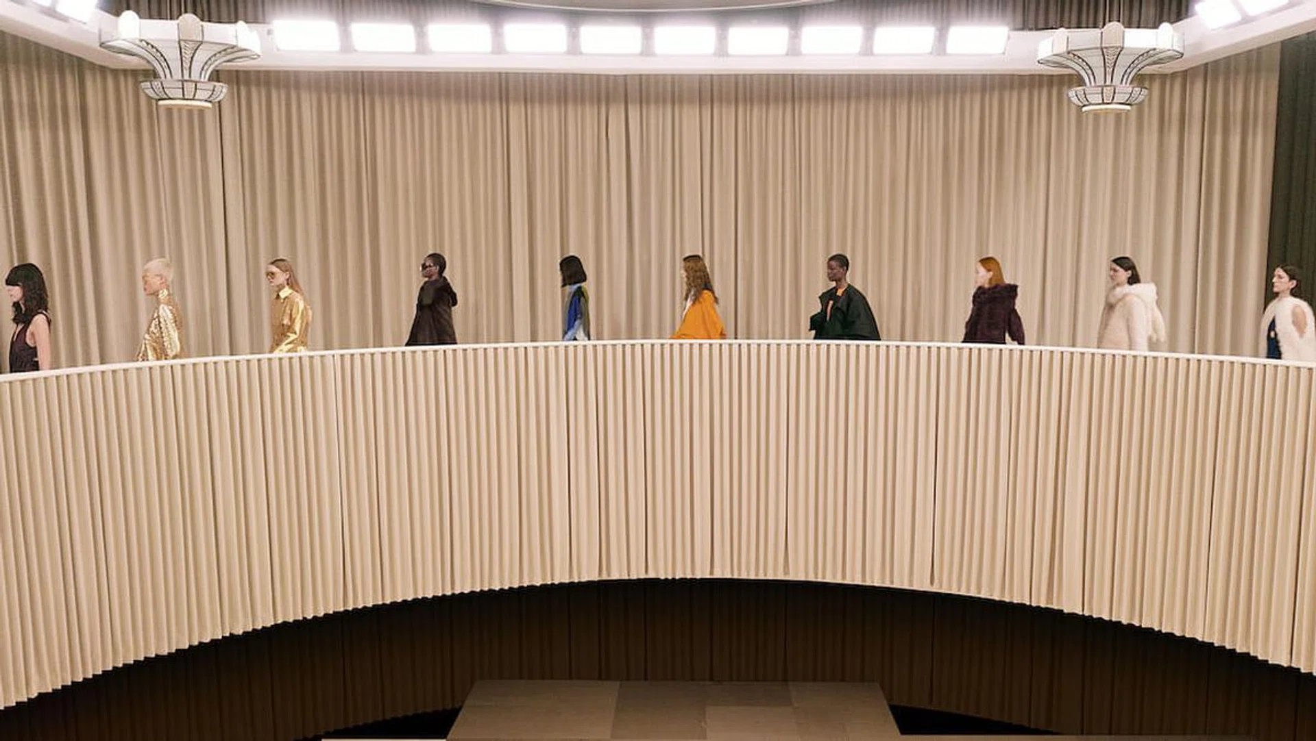 Burberry Fall Winter 2021 womenswear finale