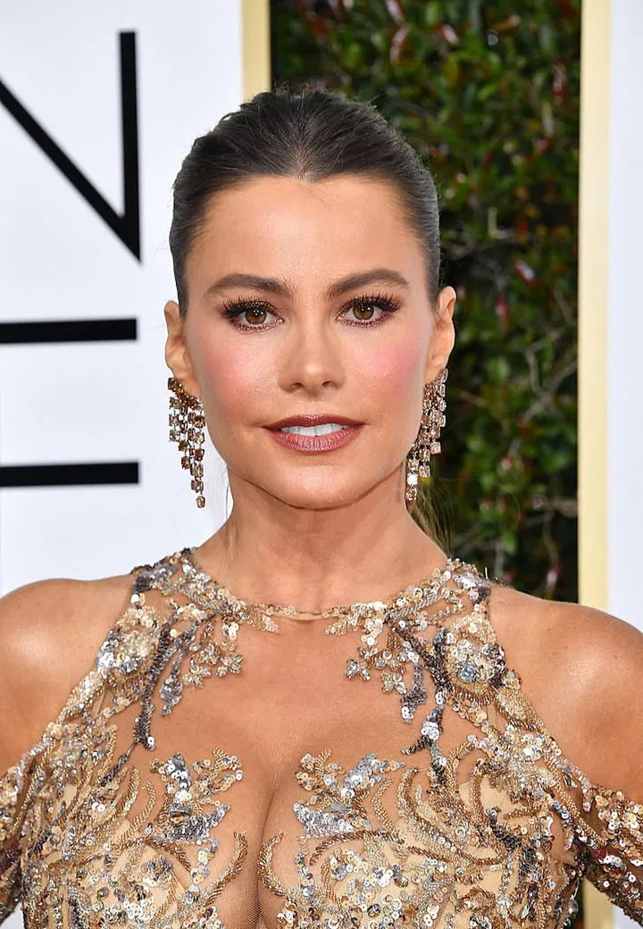 The 44-year-old looked absolutely glowing with a peachy plush and mauve lip combo. 

Photo: Getty Images