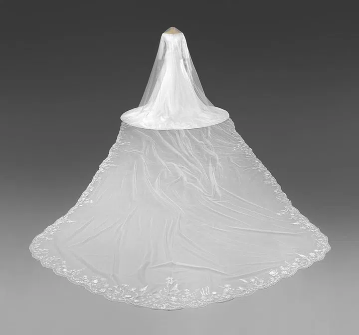 The five metre-long veil
Photo: Royal Collection Trust