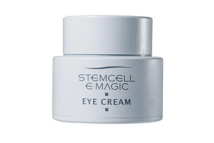 Rich in ginseng extract, it nourishes the dry and delicate eye contour to increase skin resilience while smoothing out fine lines.