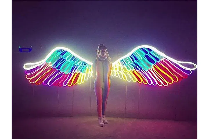While Katy Perry fully embraced the neon vibes.