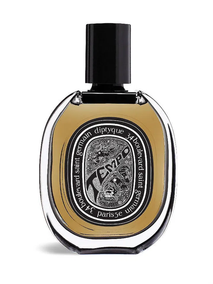 Composed of three patchouli extracts and a hint of violet leaf, Tempo is an enveloping scent with woody and earthy accents and an elegant finish. 