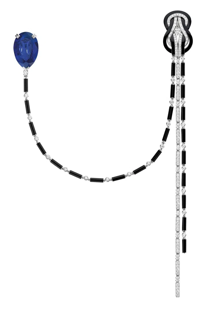 The transformable Chance Infinie high jewellery brooch with onyx, diamonds and a Ceylon sapphire. Photo: Courtesy of FRED