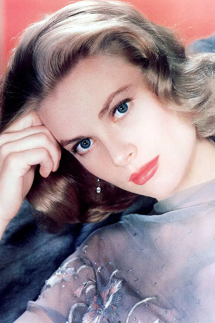 Before any Academy Awards, Kelly tried her hand at stage acting on Broadway before turning her sites on Hollywood. In 1952, she starred with Gary Cooper in High Noon, a seminal moment that helped land her a seven-year contract with Metro-Goldwyn-Mayer.
Photo: Getty