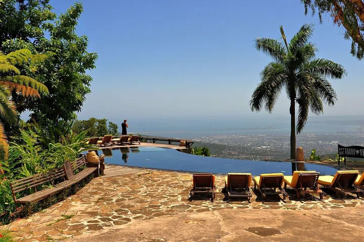 Strawberry Hill Luxury Resort describes itself as a "magical mountain village" nestled high in Jamaica’s Blue Mountains. Each cottage is positioned within the contours of the mountains for guaranteed seclusion, and its individual verandas all offering jaw-droppingly beautiful views of the island. Look over tropical gardens down to Kingston and the surrounding ocean.