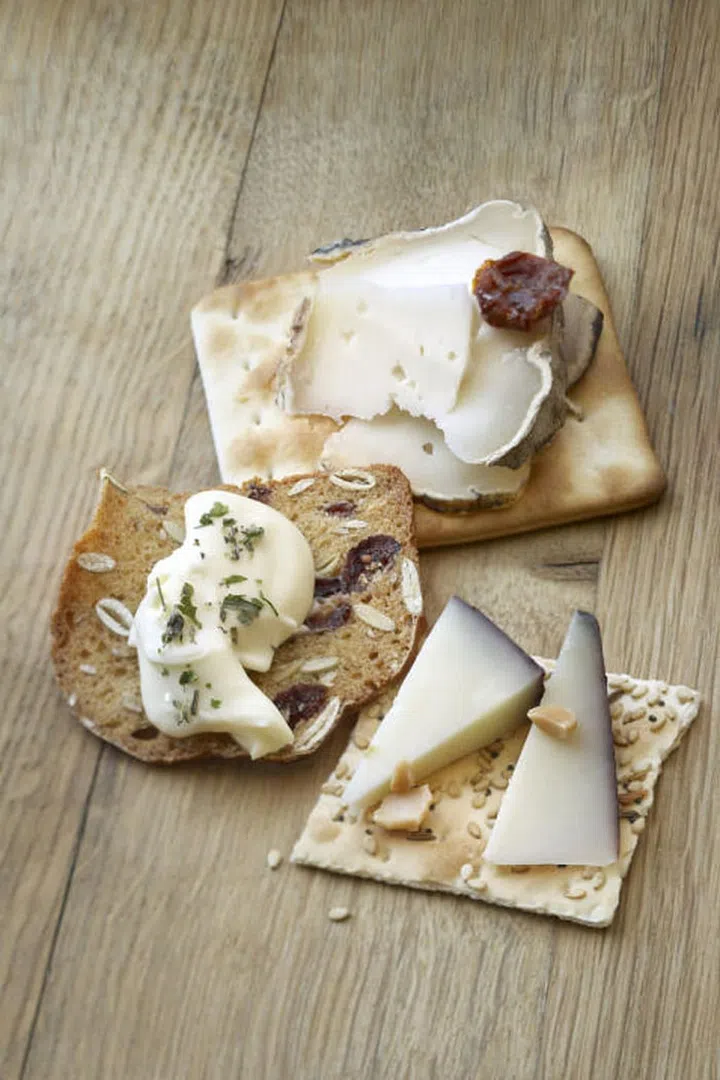 The protein in cheese provides trytophan, while the calcium also helps people to fall asleep easier. Coupled with the carbohydrates in the crackers, which can help more trytophan get to the brain, the combo is a healthy way to get yourself to stop tossing and turning. 