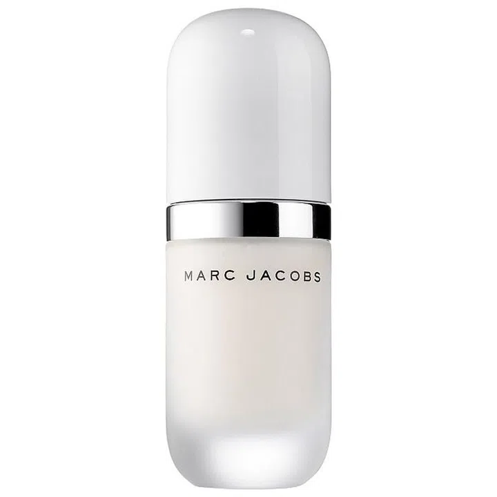 The Marc Jacobs coconut primer is enriched with concentrated coconut extract and coconut water-derived polysaccharide complex that hydrates the skin whilst prepping it for makeup. Perfect for those who suffer from dry, flaky skin! Plus, did we mention its heavenly coconut scent? 