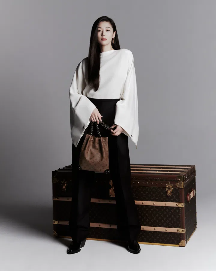 Gianna Jun, ambassador of Louis Vuitton.