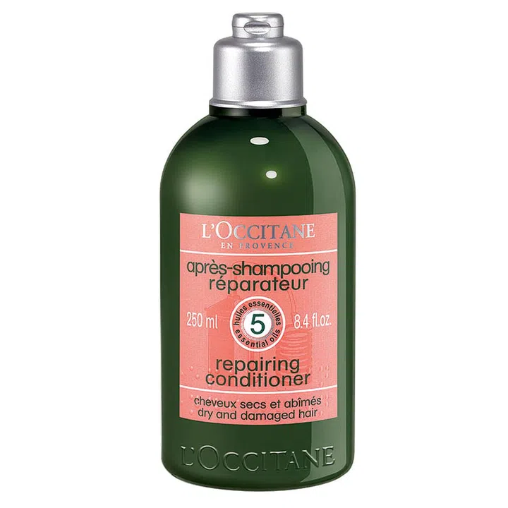 Infused with amino acids, sweet almond oil, vitamin B5 and a unique anti-breakage complex, its lightweight creamy texture deeply repairs and invigorates your senses with a blend of five botanical essential oils.