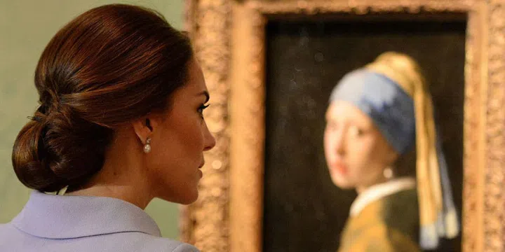 Kate Middleton wearing pearl earrings