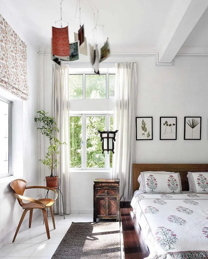 The master bedroom features a wealth of textures and floral motifs that pay homage to the greenery outdoors. (Photo: Carli Teteris, courtesy of Grounded)

