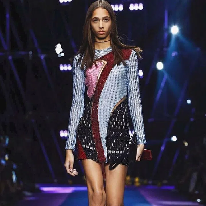 Number of shows walked: 41 //
Trademark: Sensual glide, bedroom eyes, amazing skin //
Seen here: Versace (versace_official) //
Photo: Instagram (@yasminwijnaldum)