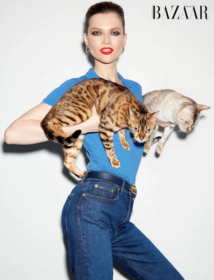 Polo t-shirt; jeans, Polo Ralph Lauren. Belt, Ralph Lauren Collection.
White gold, rubellite and diamond Perspectives de Chaumet – Lacis earrings, Chaumet. (Photo: Claire Rothstein)