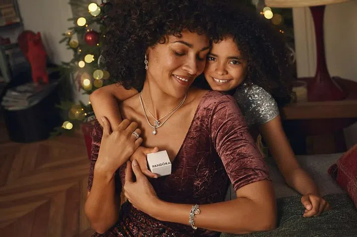 Pandora AW22 Holiday Moments