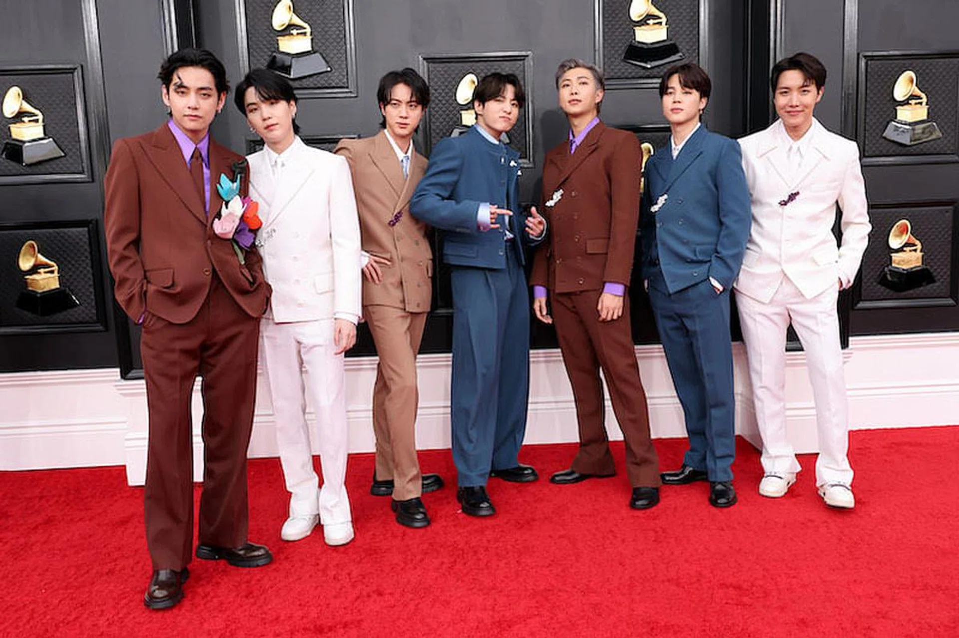 V, Suga, Jin, Jungkook, RM, Jimin and J-Hope of BTS (Photo: Amy Sussman/Getty Images)