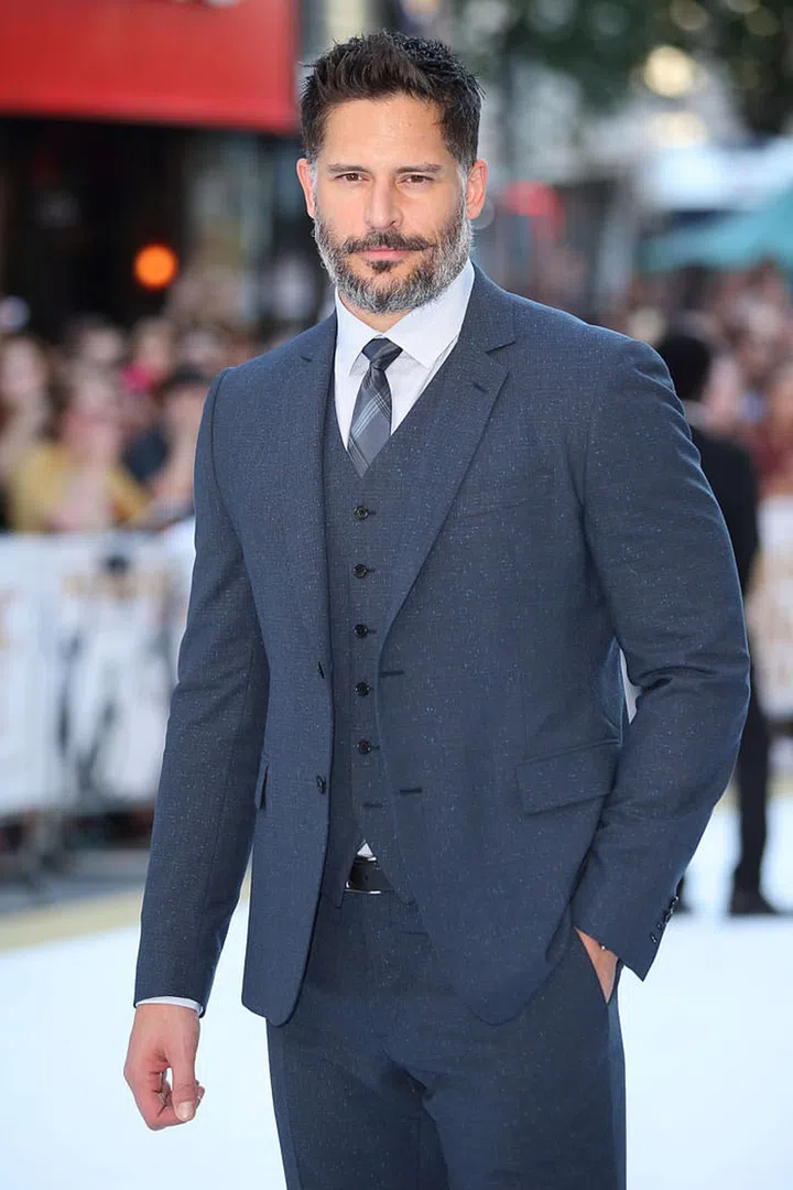 I can totally imagine Joe in a hard hat, can't you? And there's a reason for that: he used to wear one for a living. Yup, before his acting days Sofia Vergara's husband used to shovel sand and gravel off of a truck and do demolitions for a construction company. No wonder he's got such a wonderfully sculpted bod after all that heavy lifting.