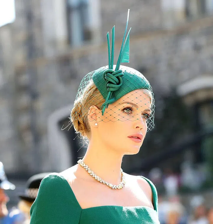 Wearing a Philip Treacy fascinator.
Photo: Getty 