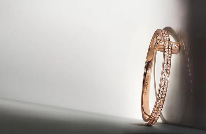  Tiffany T1 wide hinged bangle in 18k rose gold with diamonds (medium). (Photo: Tiffany & Co.)