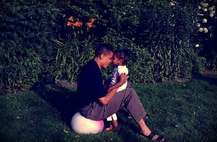 "I'm inspired by the love people have for their children. And I'm inspired by my own children, how full they make my heart. They make me want to work to make the world a little bit better. And they make me want to be a better man." —President Obama, 2008 #HappyFathersDay Photo: @obamafoundation