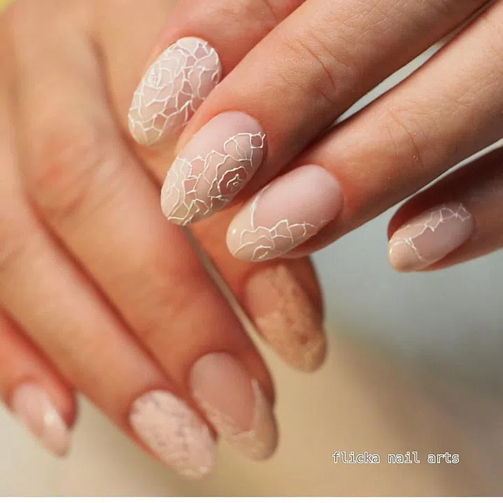 White lace roses a top a delicate pink for an uber feminine bride. Photo: @ladycrappo