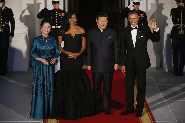 The Obamas are all smiles while posing with Chinese President Xi Jinping and Madame Peng Liyuan.